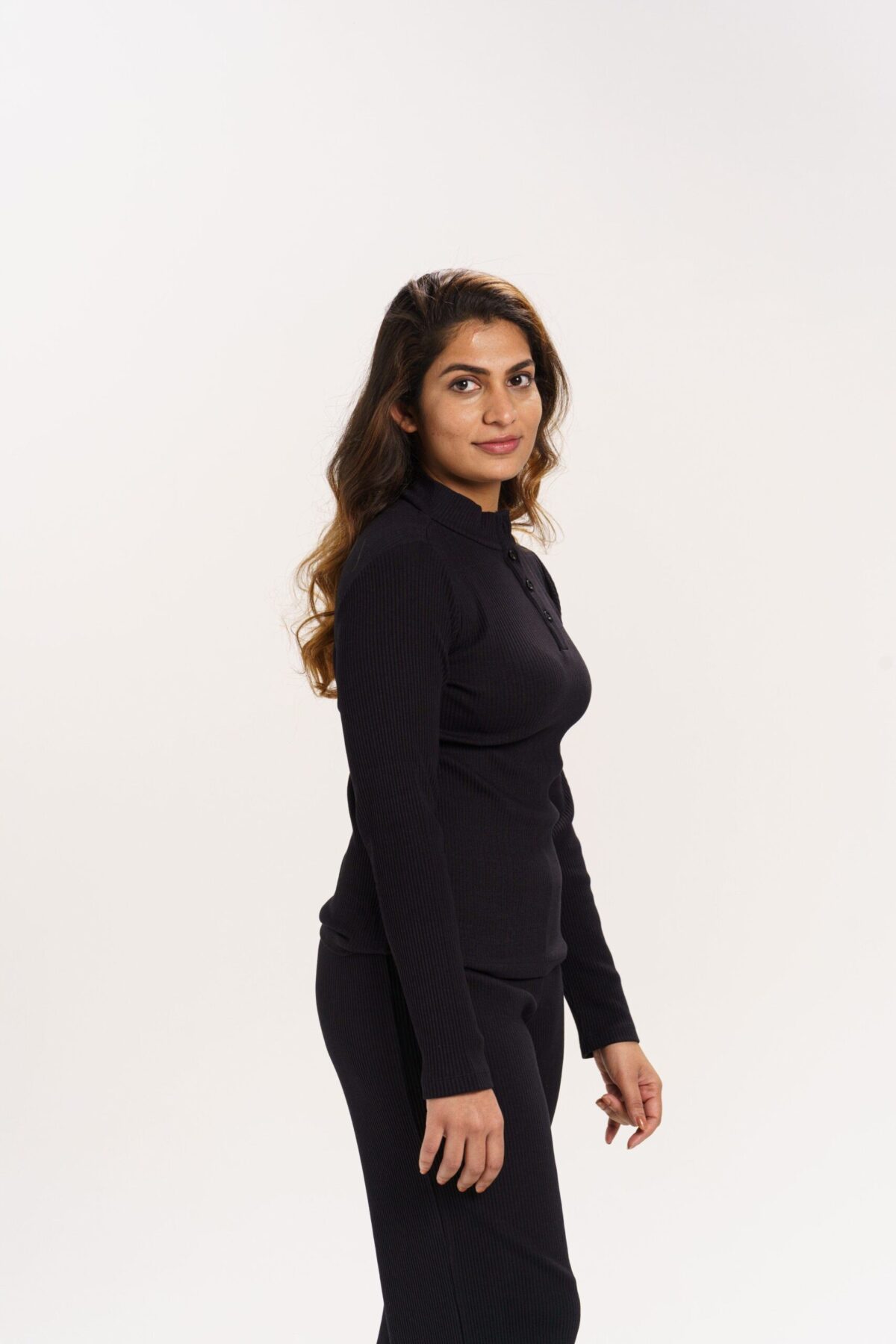 SUPIMA RIB LONGSLEEVE TOP WITH BLACK COLOR - Image 3