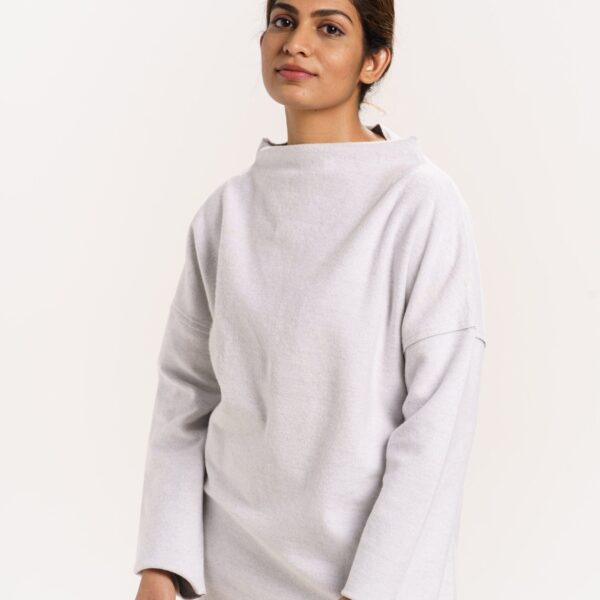HIGH NECK SWEATER WITH GREY COLOR